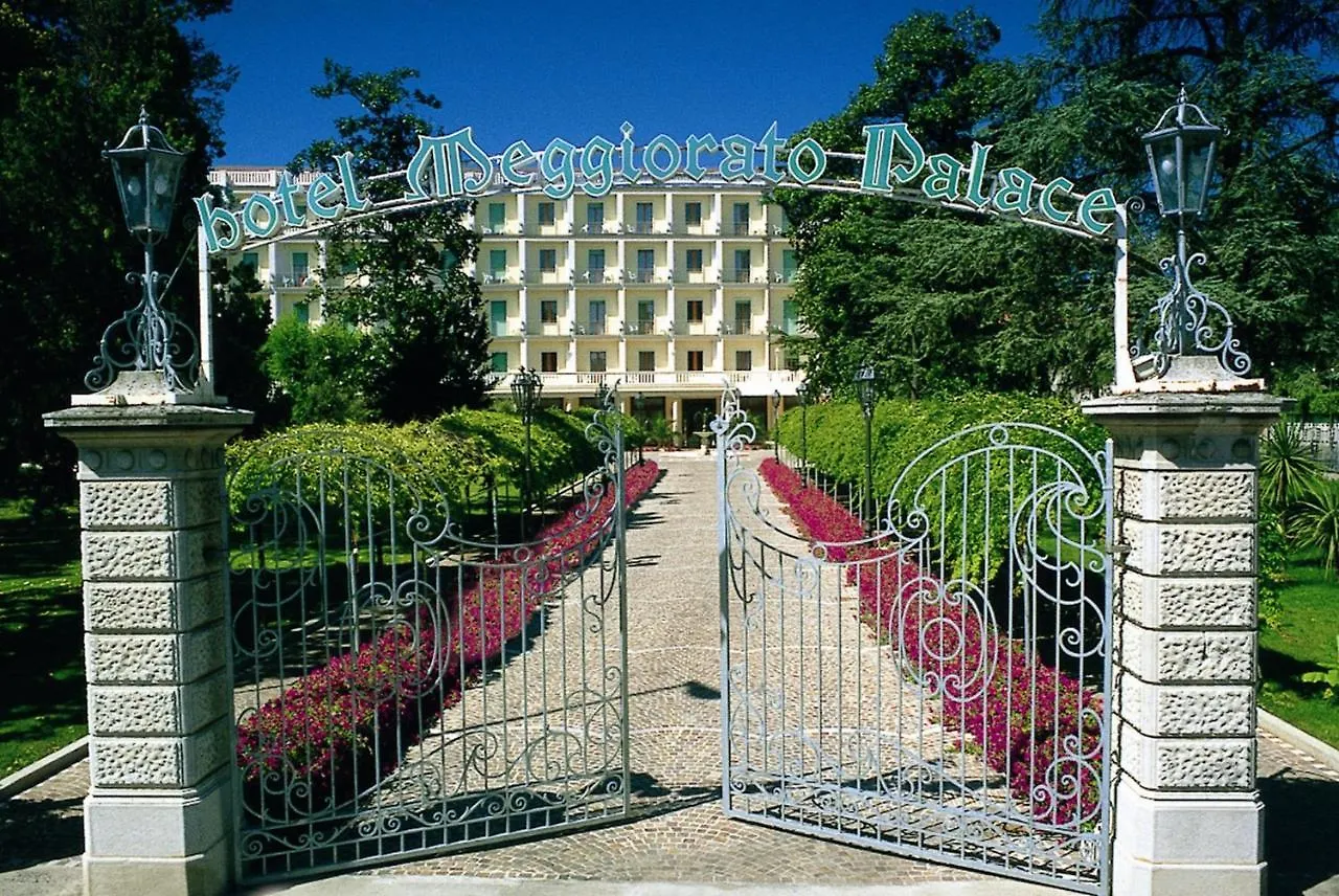 אבנו טרמה Palace Hotel Meggiorato 4*, אבנו טרמה
